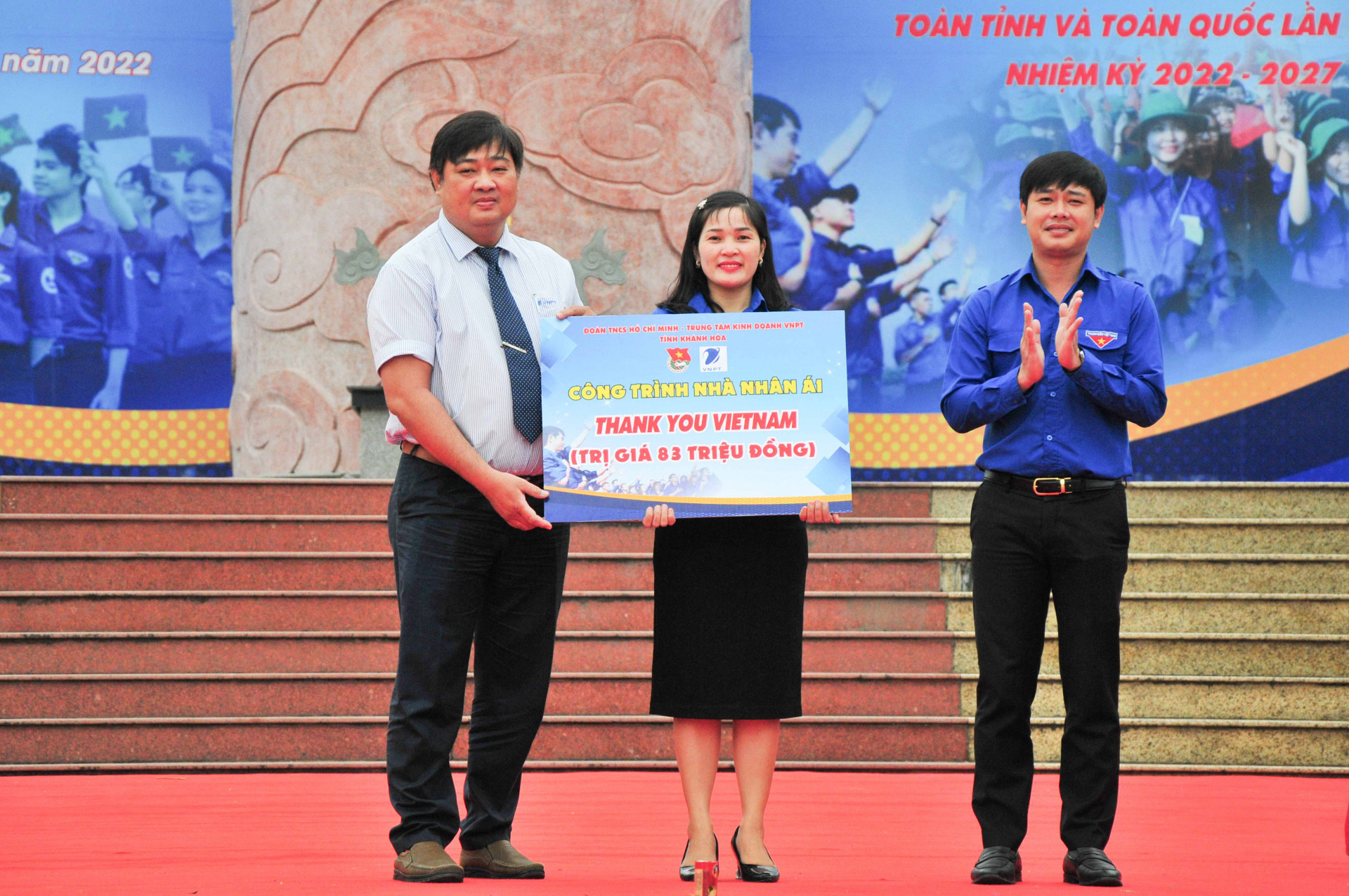 Tỉnh đoàn cùng Trung tâm kinh doanh VNPT Khánh Hoà trao biểu trưng công trình thanh niên “Nhà Nhân ái” cho Huyện đoàn Diên Khánh để thực hiện cho hộ gia đình khó khăn tại xã Diên Thọ