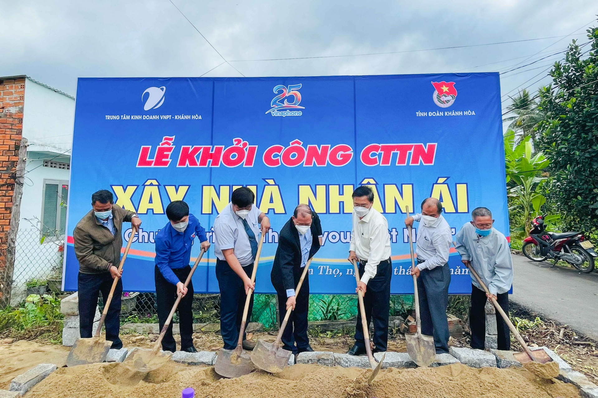Lãnh đạo tỉnh cùng Tỉnh đoàn, Trung tâm kinh doanh VNPT Khánh Hoà khởi công công trình thanh niên Nhà nhân ái tại xã Diên Thọ
