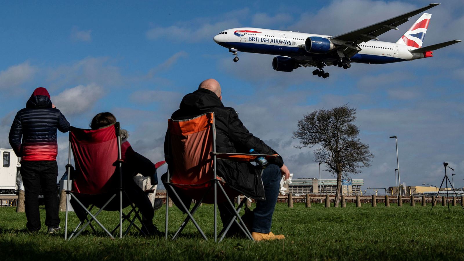 Hãng hàng không British Airways và nhiều hãng khác bị cấm bay tới Nga. Ảnh: FT