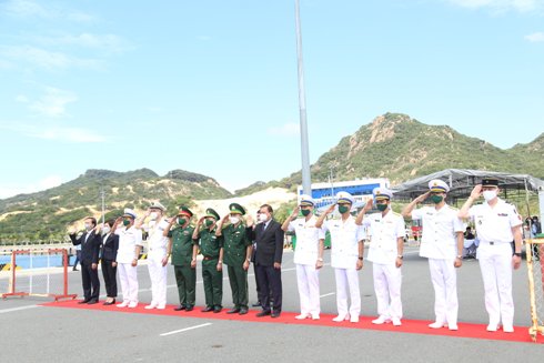 Các đại biểu tham gia lễ đón đoàn Hải quân Pháp.
