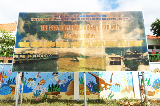 Cần làm mới pa nô tuyên truyền