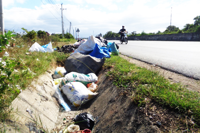 Đổ rác bừa bãi