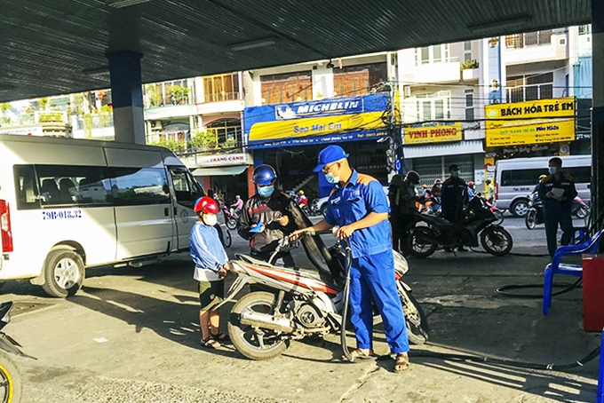 Xăng, dầu tiếp tục tăng giá