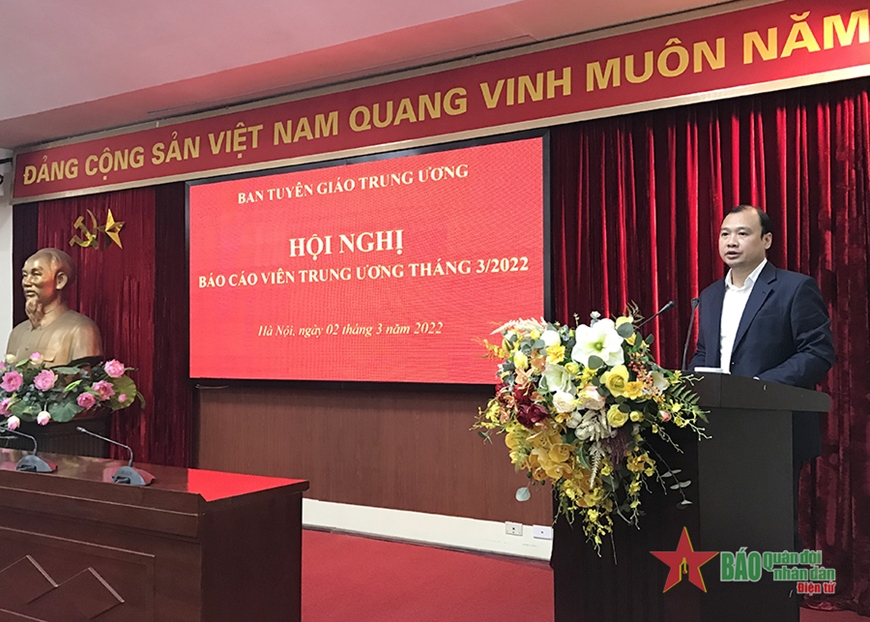 Phó trưởng Ban Tuyên giáo Trung ương Lê Hải Bình phát biểu kết luận hội nghị. 