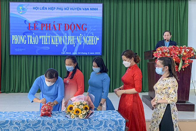 Hội Liên hiệp Phụ nữ huyện Vạn Ninh tổ chức kỷ niệm Ngày Quốc tế Phụ nữ và phát động phong trào “Tiết kiệm vì phụ nữ nghèo” năm 2022.