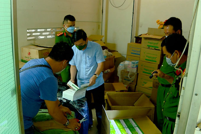 VIDEO: Phát hiện hơn 3.000 test kit Covid-19 không có hóa đơn chứng từ, chứng minh nguồn gốc xuất xứ