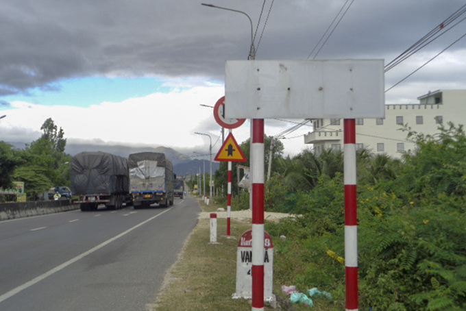 Cần làm mới biển cảnh báo