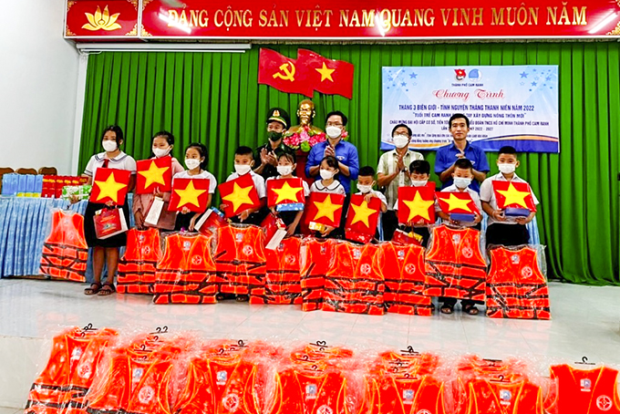 Thành đoàn Cam Ranh: Ra quân chương trình Tháng 3 biên giới