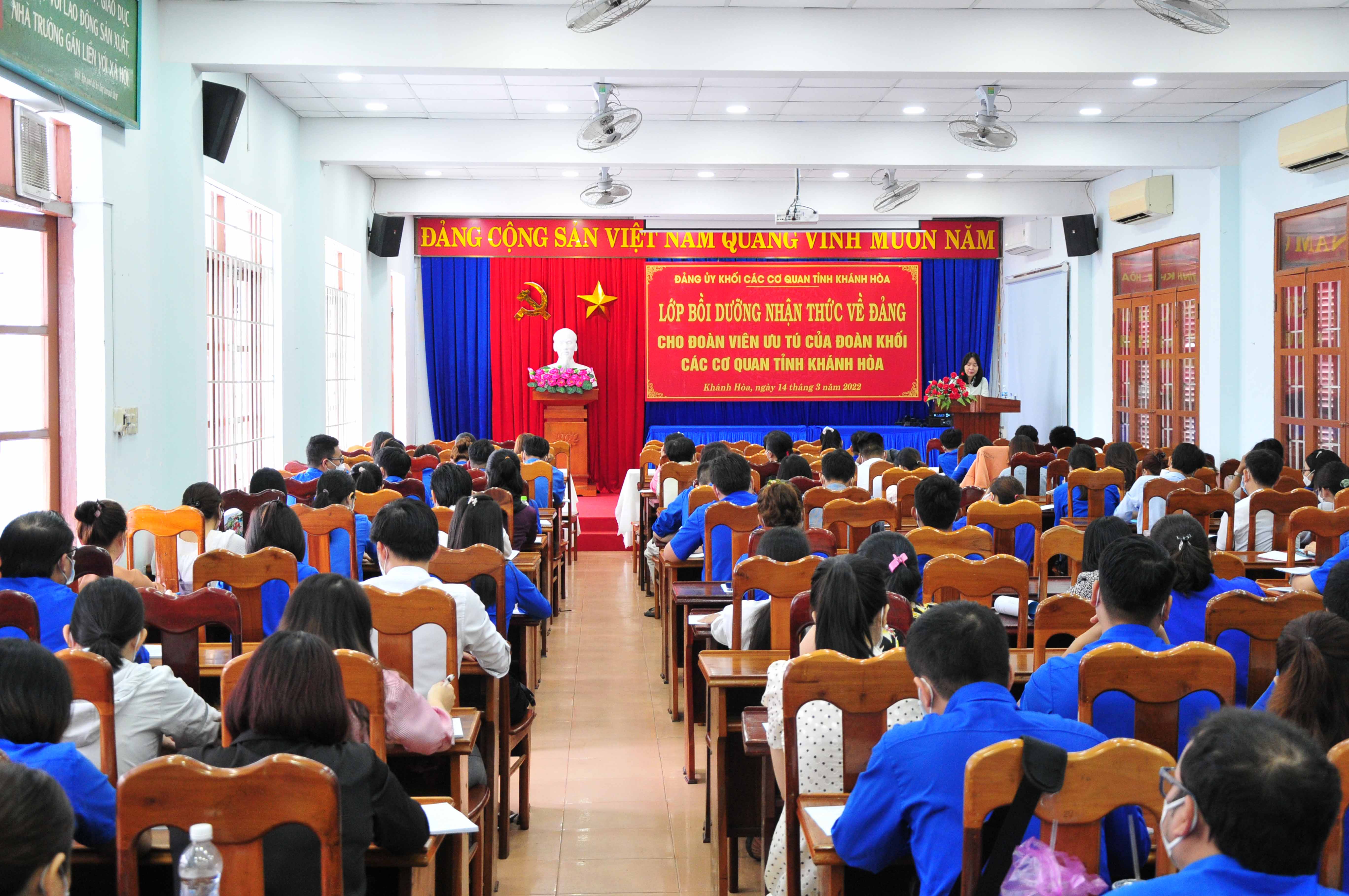 Bồi dưỡng nhận thức về Đảng cho hơn 150 đoàn viên ưu tú