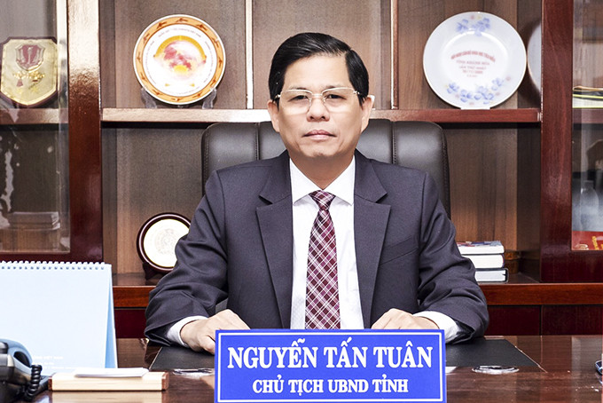 Ông Nguyễn Tấn Tuân - Phó Bí thư Tỉnh ủy, Chủ tịch UBND tỉnh, Chủ tịch Hội đồng Thi đua - Khen thưởng tỉnh