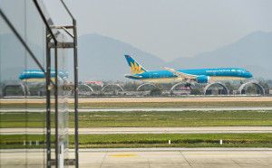 VNA thực hiện thành công chuyến bay đầu tiên đón công dân Việt Nam ở Ukraine về nước