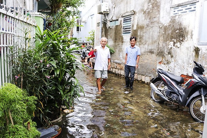 Tình trạng ngập nước khi trời mưa tại khu dân cư ở tổ 3 Phước An Nam, phường Phước Hải.