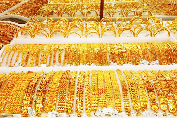 Giá vàng hôm nay 16/3: Lao dốc, chạm đáy 1 tuần