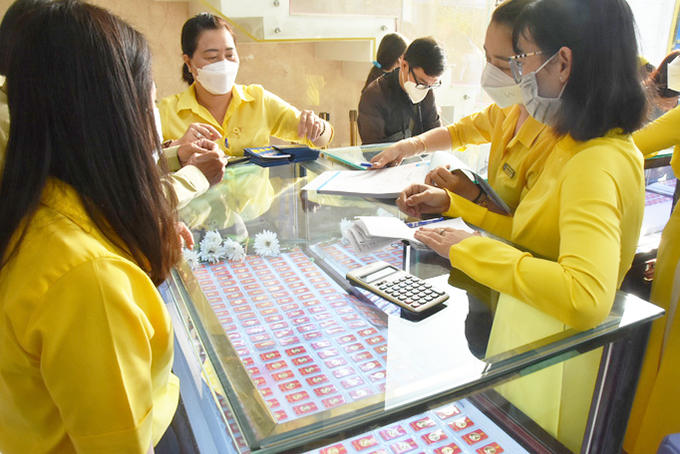 Giá vàng hôm nay 17-3: Tăng trở lại dù lãi suất tại Mỹ nóng lên