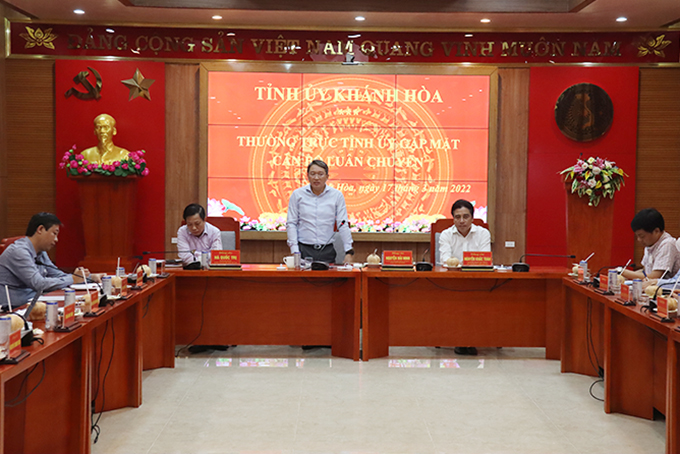 Thường trực Tỉnh ủy Khánh Hòa gặp mặt cán bộ luân chuyển