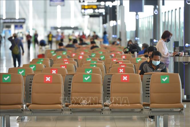 Hành khách tại sân bay quốc tế Suvarnabhumi ở Bangkok, Thái Lan. Ảnh: THX/TTXVN