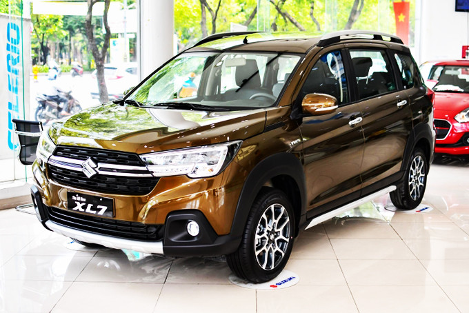  Suzuki giảm giá Ertiga, XL7