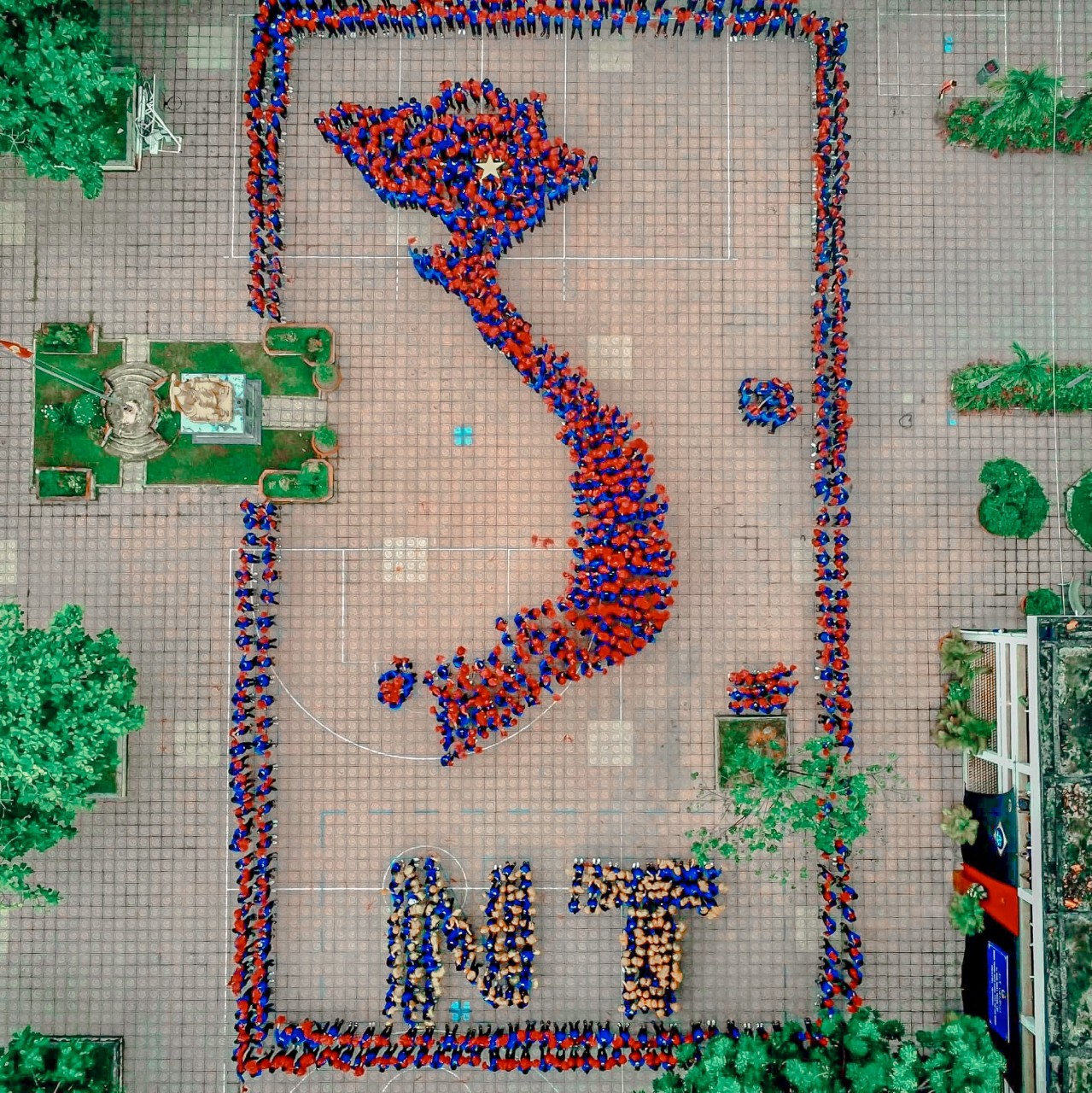 1.000 học sinh xếp hình bản đồ đất nước Việt Nam - Báo Khánh Hòa ...