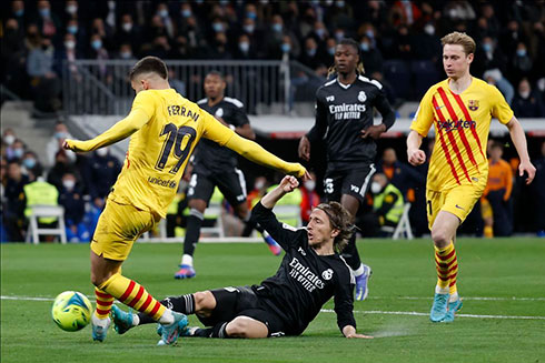 Vì sao Real Madrid lại đại bại trước Barcelona?