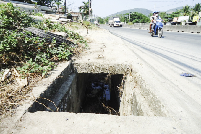 Cần đậy nắp mương