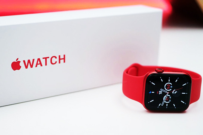  Apple Watch Series 6 bản màu đỏ giảm sâu