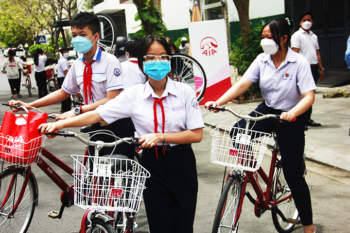 Chương trình "Hành trình cuộc sống": Thêm cơ hội để học sinh nghèo đến trường