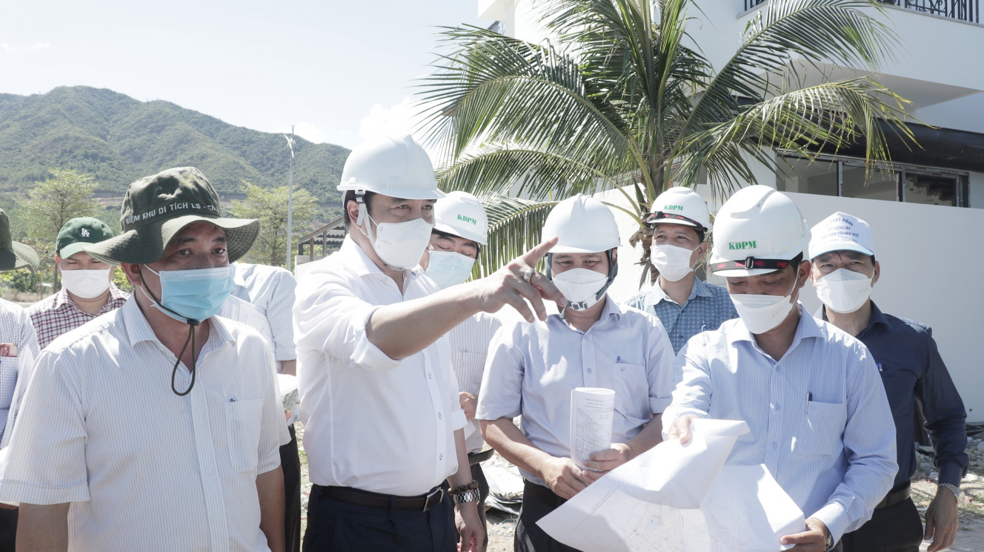 Ông Nguyễn Khắc Toàn chỉ đạo tại buổi kiểm tra.