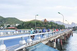Xom Bong Bridge to be closed for construction on Mar. 26