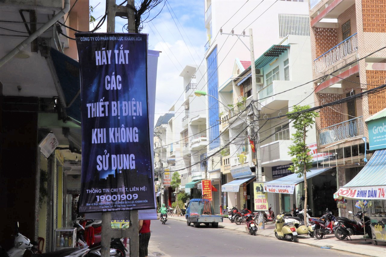 PC Khánh Hoà treo banner tuyên truyền 
