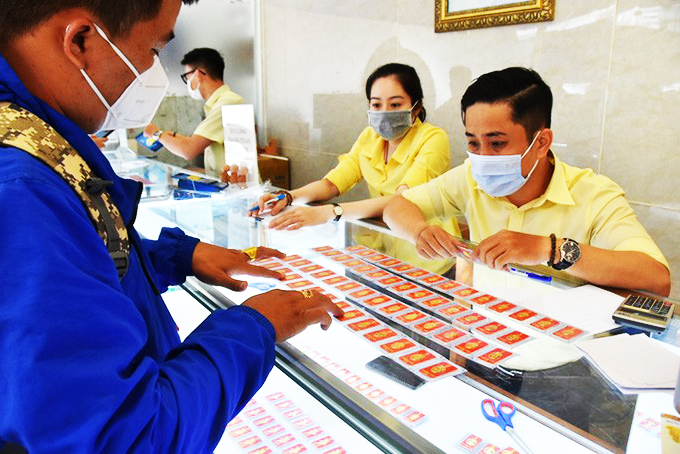 Giá vàng hôm nay 25-3: Vàng trong nước vẫn giữ mốc cao