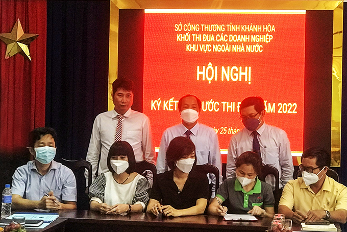 Khối thi đua các doanh nghiệp khu vực ngoài Nhà nước ký kết giao ước thi đua năm 2022