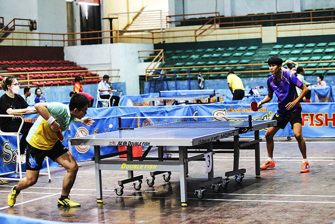 A match of the provincial table tennis tournament