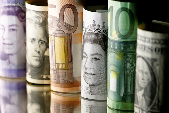 Tỷ giá USD hôm nay 31-3: Đồng USD trượt dốc, Euro ở mức cao nhất trong một tháng so với USD