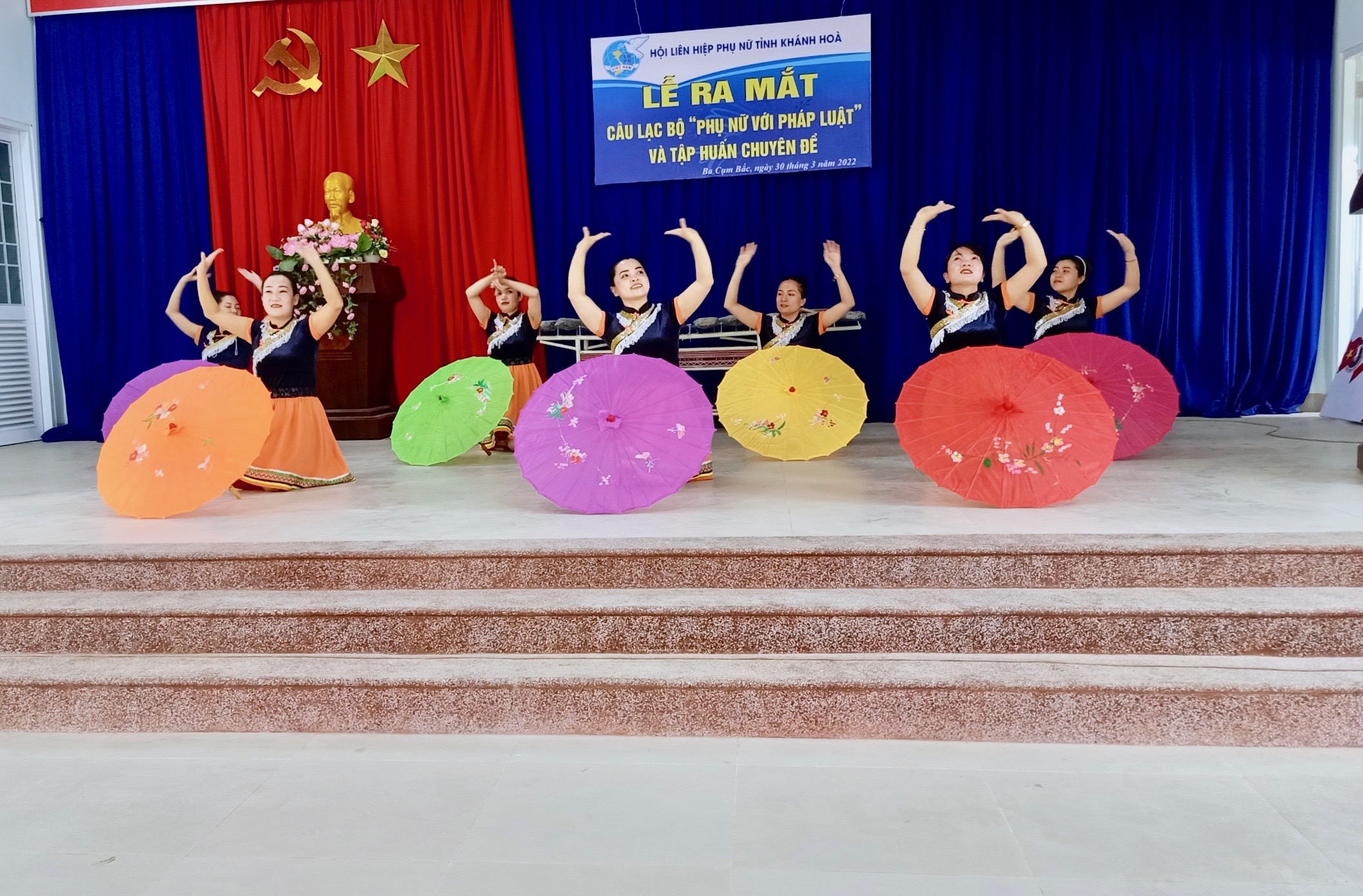 Ra mắt Câu lạc bộ &quot;Phụ nữ với pháp luật&quot;