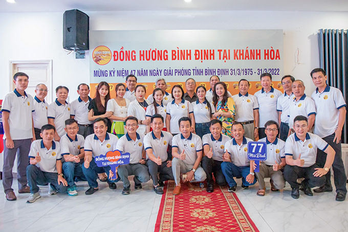 Hội đồng hương Bình Định tại Khánh Hòa chụp hình lưu niệm.