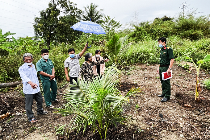 Ban Chỉ huy Quân sự TP. Nha Trang: Khảo sát mộ liệt sĩ Giang Văn Mẫn tại thôn Vĩnh Điềm Thượng, xã Vĩnh Hiệp