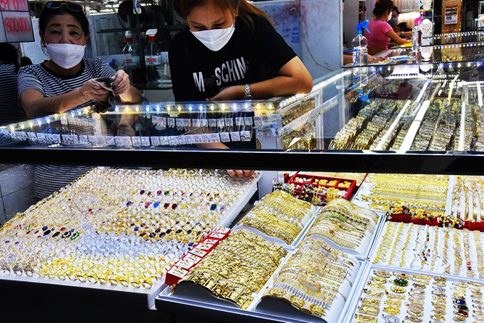 Giá vàng hôm nay 5-4: Tăng vọt khi giá dầu thô hồi phục