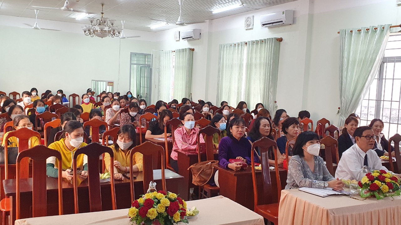 Hội Liên hiệp Phụ nữ TP. Nha Trang ra mắt Câu lạc bộ "Phụ nữ với pháp luật"