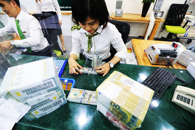 Giá USD hôm nay 6-4-2022: Các ngân hàng tăng mạnh giá bán ra