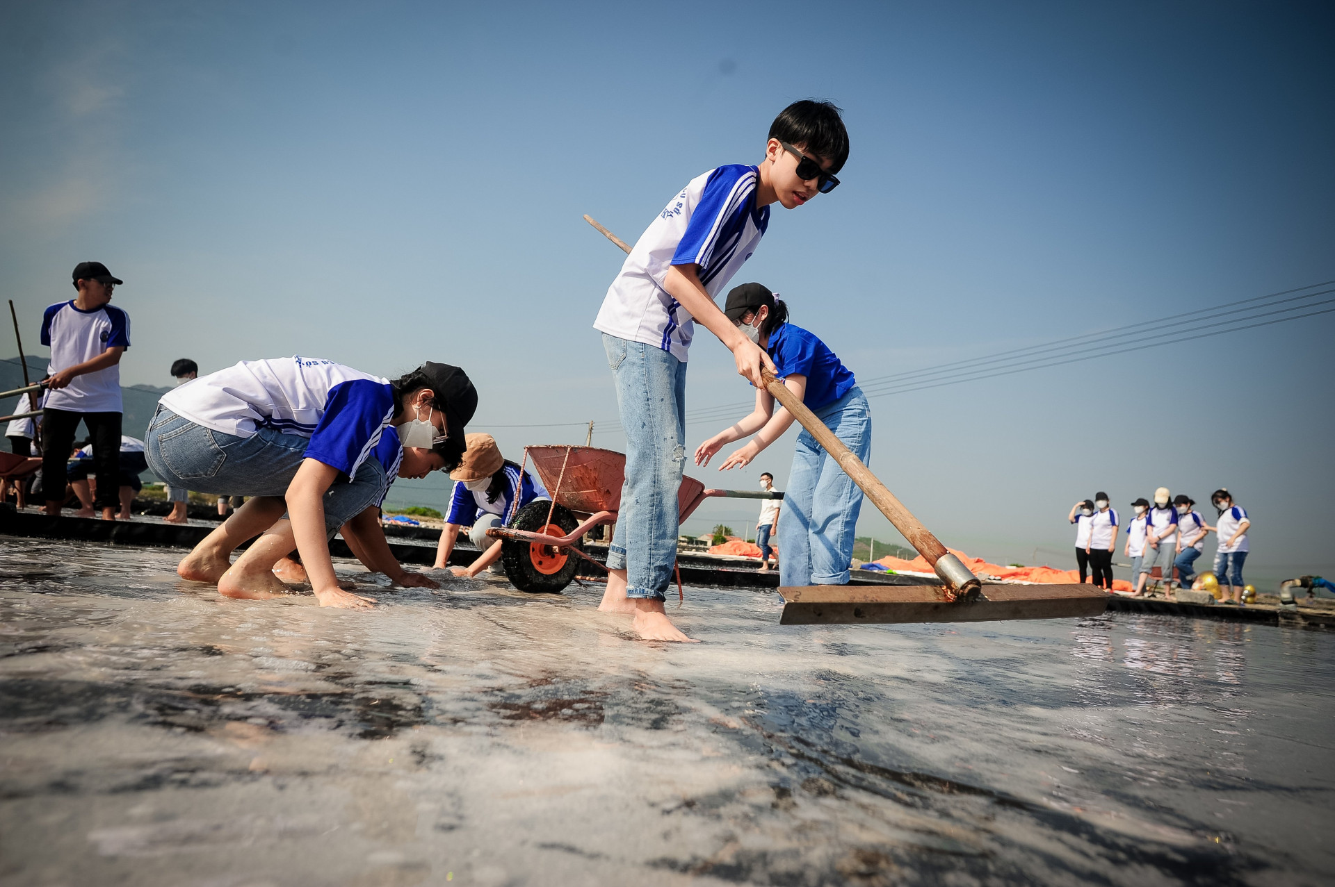 Thực hành công đoạn cào muối.