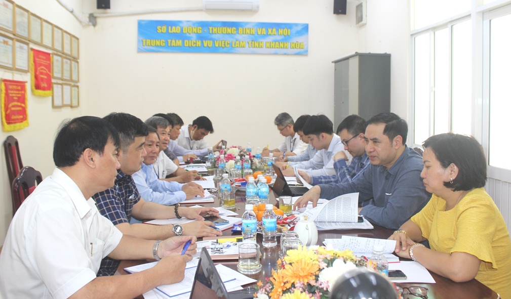 Cục trưởng Cục Việc làm làm việc với Trung tâm Dịch vụ việc làm tỉnh Khánh Hòa