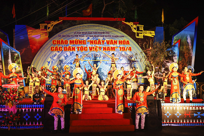 Tiết mục văn nghệ chào mừng Ngày văn hóa các dân tộc Việt Nam trên địa bàn tỉnh năm 2022.