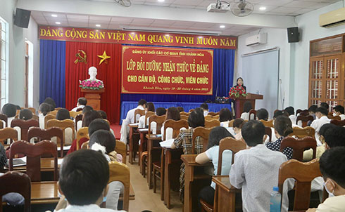 Bồi dưỡng nhận thức về Đảng cho 185 cán bộ, công chức, viên chức