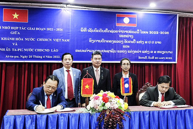 Quang cảnh lễ ký kết Bản ghi nhớ hợp tác tỉnh Khánh Hòa và tỉnh Ắt-ta-pư  giai đoạn 2022 - 2026.