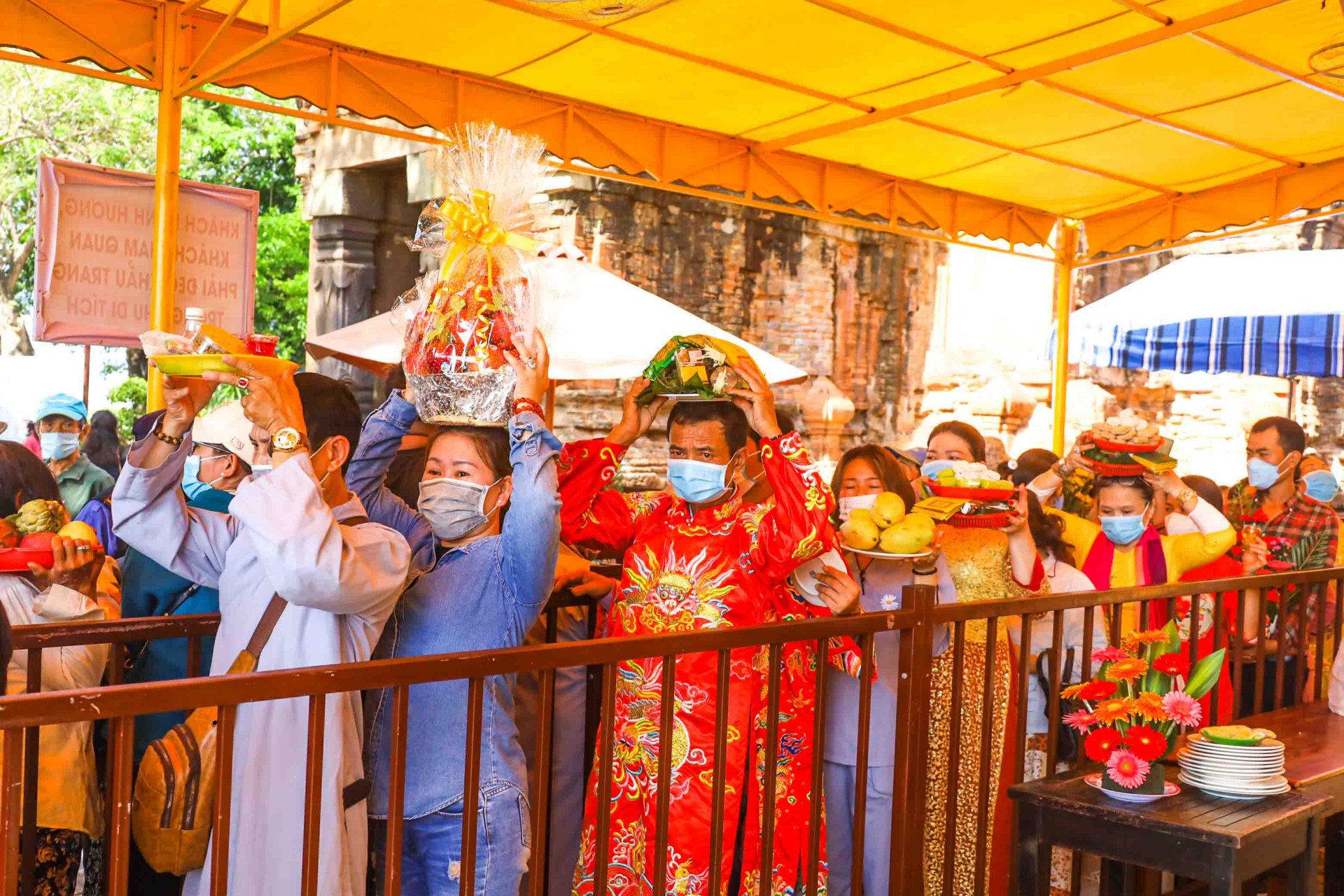 Pilgrims waiting to enter temples to offer offerings to the Holy Mother