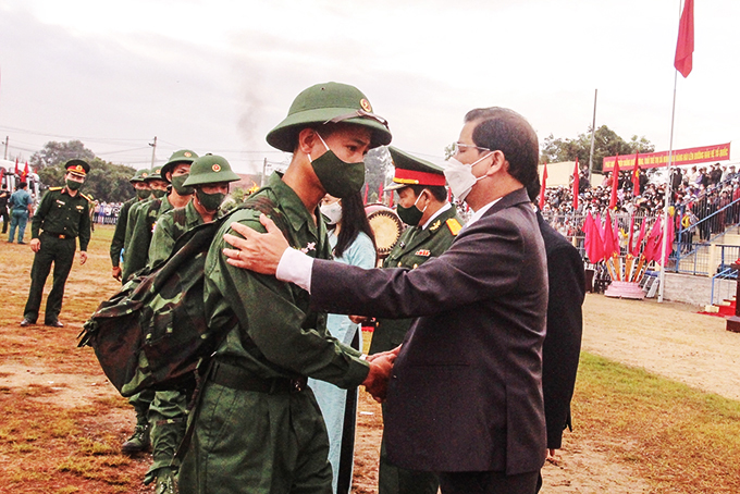 Khắc phục khó khăn trong công tác tuyển quân