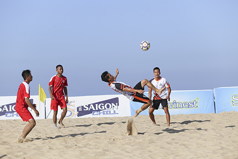 Đội TP. Nha Trang và Khánh Sơn trong trận chung kết.