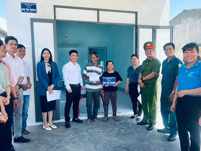 Tặng nhà tình nghĩa cho hộ nghèo huyện Cam Lâm