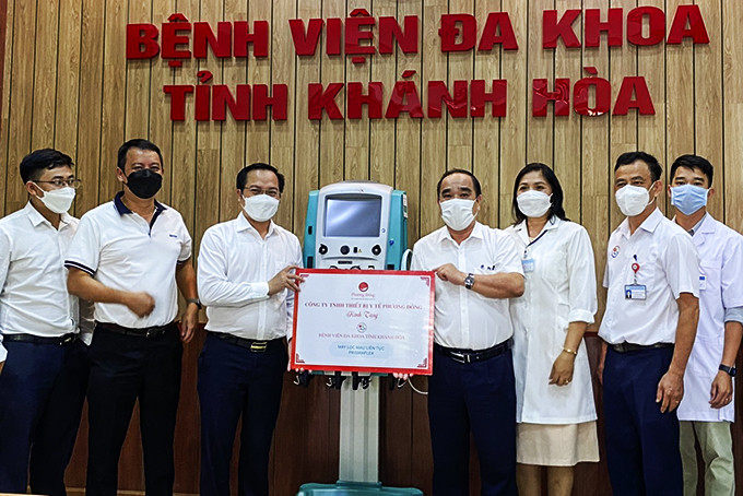 Bệnh viện Đa khoa tỉnh tiếp nhận máy lọc máu Prismaflax.