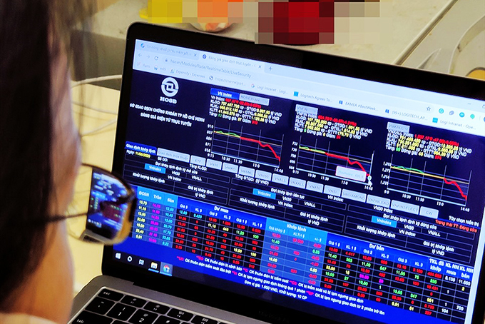 Tiền vào dè dặt, VN-Index giằng co quanh tham chiếu